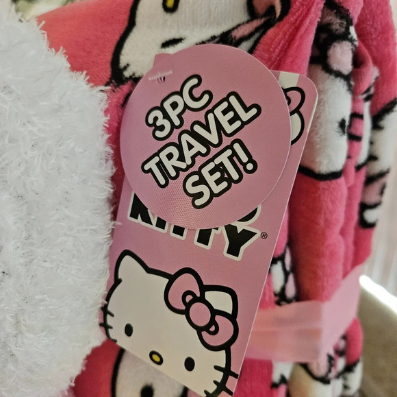 Hello Kitty 🩷 3 Piece Travel Set 🩷 NWT - Picture 4 of 4